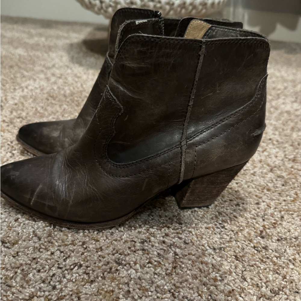 Frye Renee Seam short boot.  Size 8.5